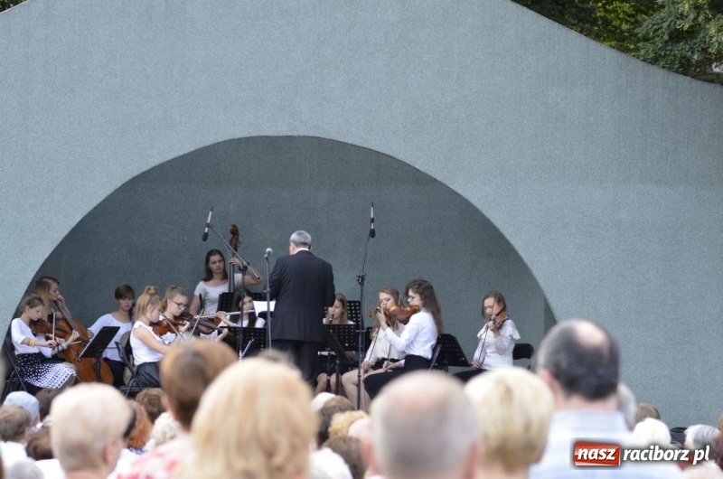 Zdjęcie w galerii na portalu naszraciborz.pl: W krainie operetki - kolejny koncert letni w parku Roth z ogromną frekwencją wiadomości z regionu