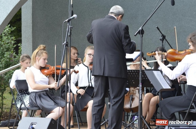 Zdjęcie w galerii na portalu naszraciborz.pl: W krainie operetki - kolejny koncert letni w parku Roth z ogromną frekwencją wiadomości z regionu