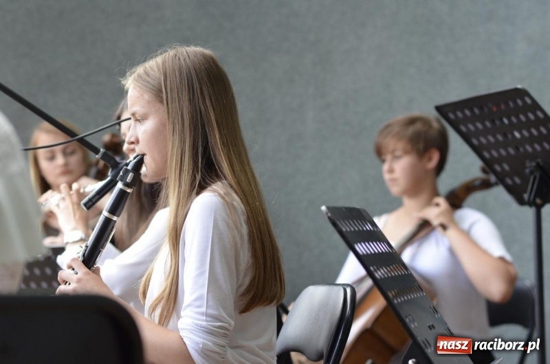 Zdjęcie w galerii na portalu naszraciborz.pl: W krainie operetki - kolejny koncert letni w parku Roth z ogromną frekwencją wiadomości z regionu