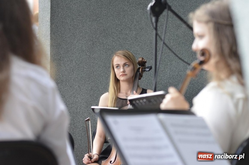 Zdjęcie w galerii na portalu naszraciborz.pl: W krainie operetki - kolejny koncert letni w parku Roth z ogromną frekwencją wiadomości z regionu