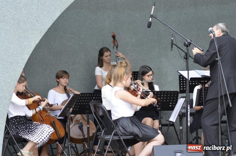 Zdjęcie w galerii na portalu naszraciborz.pl: W krainie operetki - kolejny koncert letni w parku Roth z ogromną frekwencją wiadomości z regionu