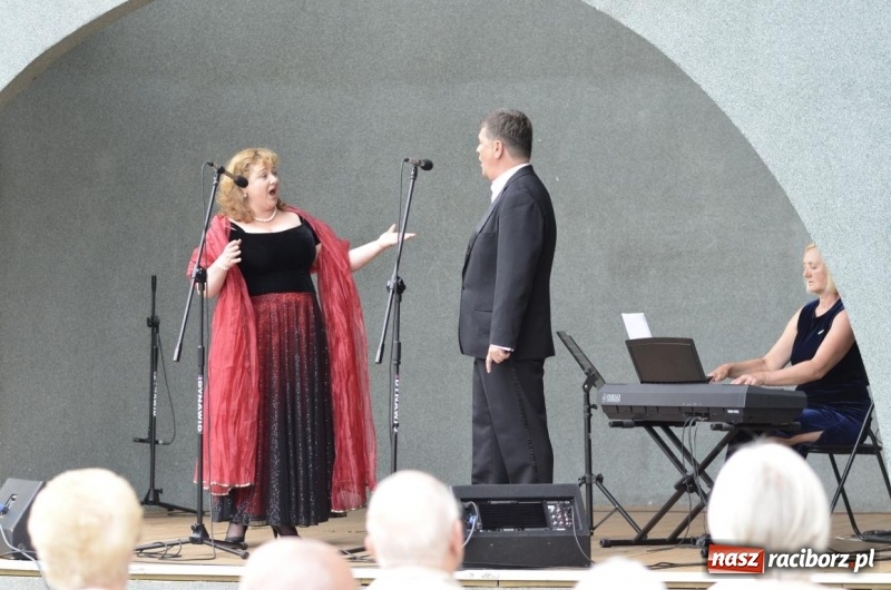 Zdjęcie w galerii na portalu naszraciborz.pl: W krainie operetki - kolejny koncert letni w parku Roth z ogromną frekwencją wiadomości z regionu