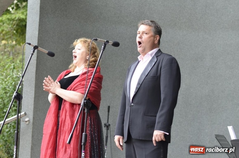 Zdjęcie w galerii na portalu naszraciborz.pl: W krainie operetki - kolejny koncert letni w parku Roth z ogromną frekwencją wiadomości z regionu