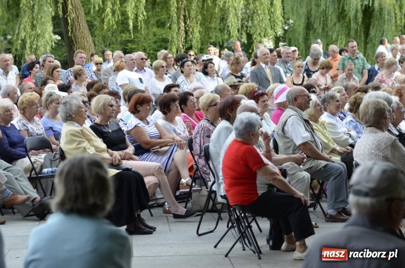 Zdjęcie w galerii na portalu naszraciborz.pl: W krainie operetki - kolejny koncert letni w parku Roth z ogromną frekwencją wiadomości z regionu