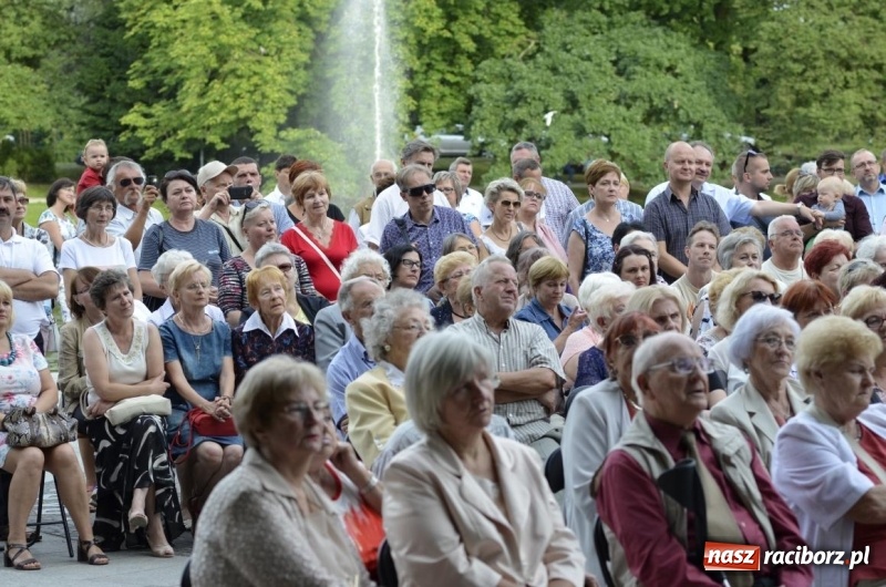 Zdjęcie w galerii na portalu naszraciborz.pl: W krainie operetki - kolejny koncert letni w parku Roth z ogromną frekwencją wiadomości z regionu