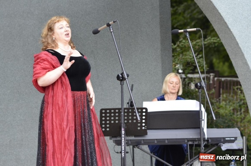 Zdjęcie w galerii na portalu naszraciborz.pl: W krainie operetki - kolejny koncert letni w parku Roth z ogromną frekwencją wiadomości z regionu