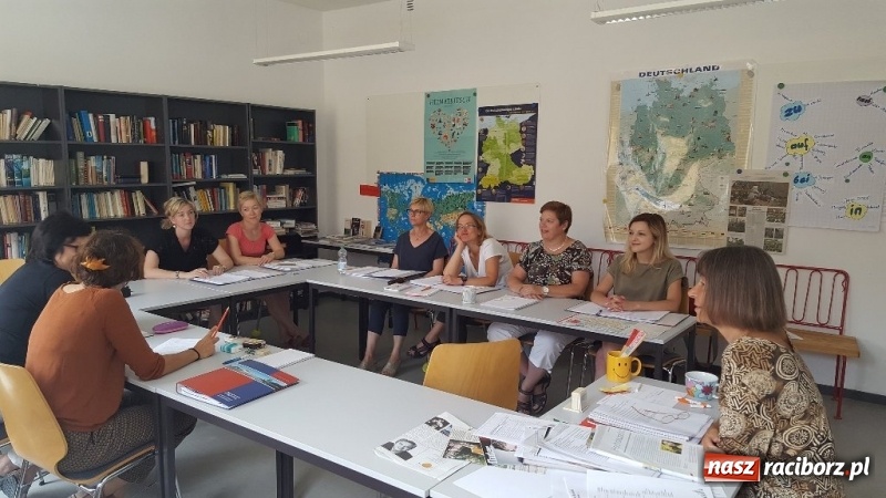 Zdjęcie w galerii na portalu naszraciborz.pl: Nauczycielka ze szkoły w Kobyli na szkoleniu w Ratyzbonie  wiadomości z regionu