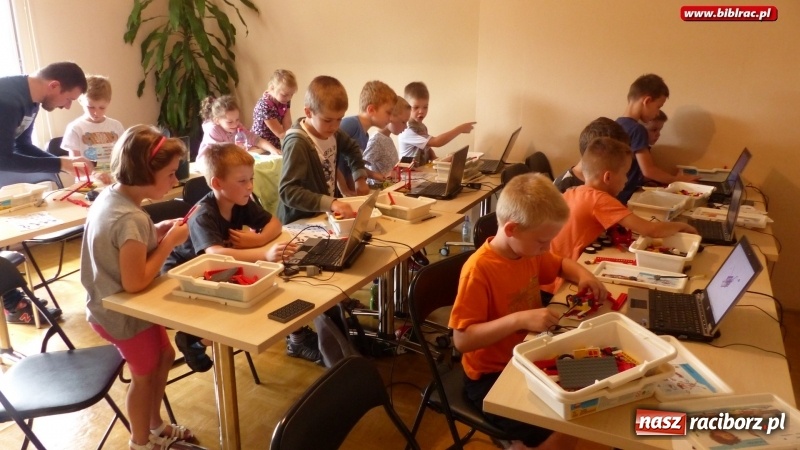 Zdjęcie w galerii na portalu naszraciborz.pl: Lato z biblioteką - w książnicy odbyły się kursy robotyki LEGO oraz modelowania przestrzennego i druku 3D wiadomości z regionu