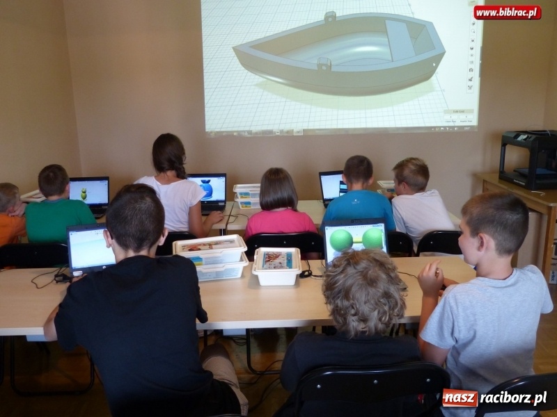 Zdjęcie w galerii na portalu naszraciborz.pl: Lato z biblioteką - w książnicy odbyły się kursy robotyki LEGO oraz modelowania przestrzennego i druku 3D wiadomości z regionu