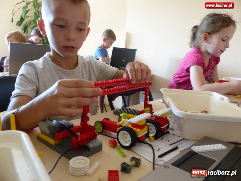 Zdjęcie w galerii na portalu naszraciborz.pl: Lato z biblioteką - w książnicy odbyły się kursy robotyki LEGO oraz modelowania przestrzennego i druku 3D wiadomości z regionu