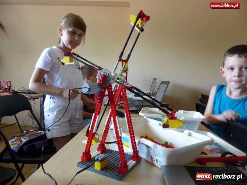 Zdjęcie w galerii na portalu naszraciborz.pl: Lato z biblioteką - w książnicy odbyły się kursy robotyki LEGO oraz modelowania przestrzennego i druku 3D wiadomości z regionu