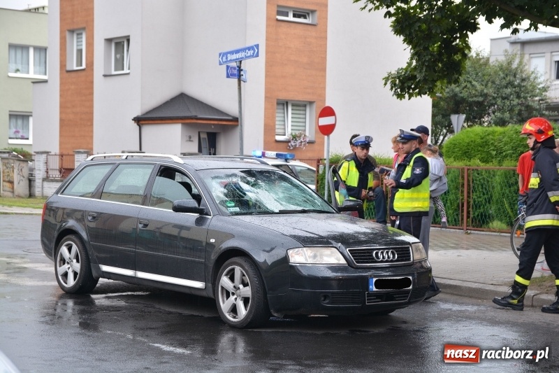 Zdjęcie w galerii na portalu naszraciborz.pl: Potrącenie rowerzysty na skrzyżowaniu Skłodowskiej i Willowej wiadomości z regionu