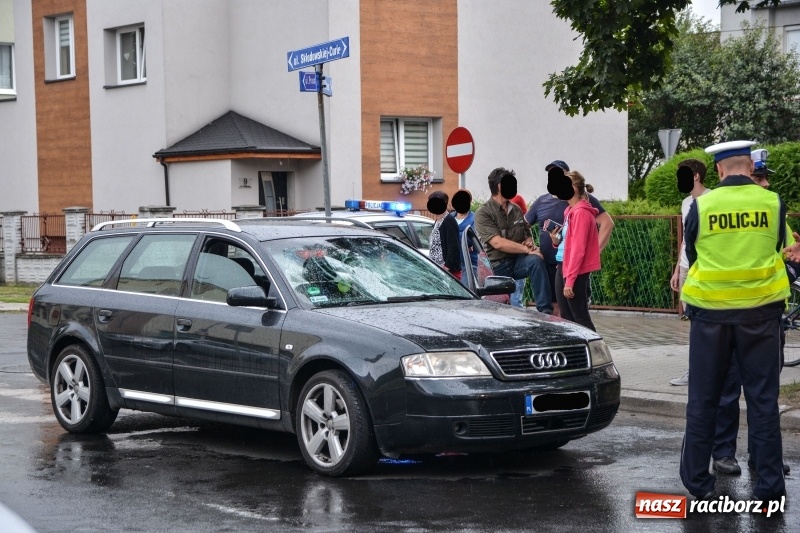 Zdjęcie w galerii na portalu naszraciborz.pl: Potrącenie rowerzysty na skrzyżowaniu Skłodowskiej i Willowej wiadomości z regionu