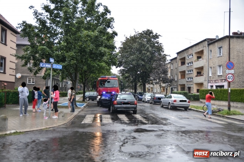 Zdjęcie w galerii na portalu naszraciborz.pl: Potrącenie rowerzysty na skrzyżowaniu Skłodowskiej i Willowej wiadomości z regionu