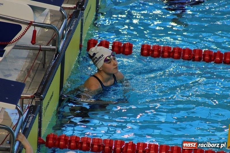 Zdjęcie w galerii na portalu naszraciborz.pl: Pływanie. Ozłocone Kasia Zarembik i sztafety zmienne  wiadomości z regionu