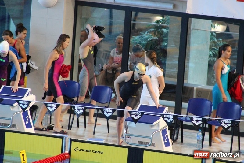 Zdjęcie w galerii na portalu naszraciborz.pl: Pływanie. Ozłocone Kasia Zarembik i sztafety zmienne  wiadomości z regionu