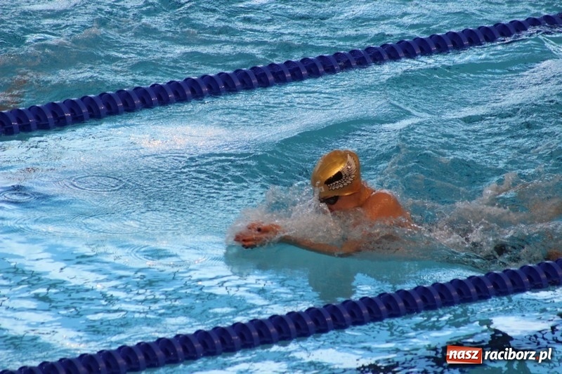 Zdjęcie w galerii na portalu naszraciborz.pl: Pływanie. Ozłocone Kasia Zarembik i sztafety zmienne  wiadomości z regionu