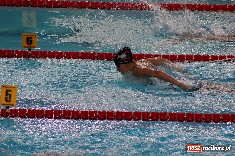 Zdjęcie w galerii na portalu naszraciborz.pl: Pływanie. Ozłocone Kasia Zarembik i sztafety zmienne  wiadomości z regionu