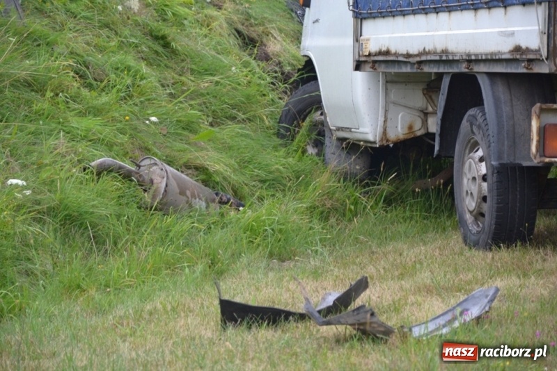 Zdjęcie w galerii na portalu naszraciborz.pl: Dostawczy citroen staranował balustradę energochłonną w Jankowicach wiadomości z regionu