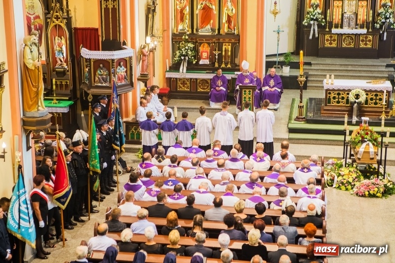 Zdjęcie w galerii na portalu naszraciborz.pl: Ostatnie pożegnanie ks. infułata Mariana Żagana w Raciborzu-Markowicach wiadomości z regionu