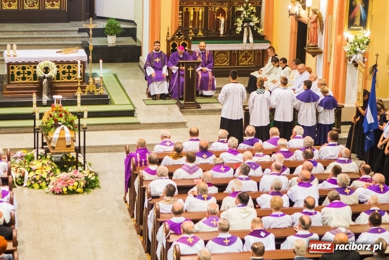 Zdjęcie w galerii na portalu naszraciborz.pl: Ostatnie pożegnanie ks. infułata Mariana Żagana w Raciborzu-Markowicach wiadomości z regionu