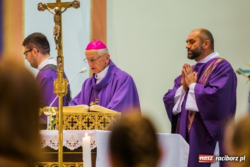 Zdjęcie w galerii na portalu naszraciborz.pl: Ostatnie pożegnanie ks. infułata Mariana Żagana w Raciborzu-Markowicach wiadomości z regionu