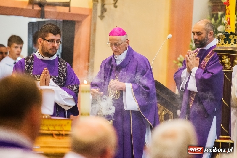 Zdjęcie w galerii na portalu naszraciborz.pl: Ostatnie pożegnanie ks. infułata Mariana Żagana w Raciborzu-Markowicach wiadomości z regionu