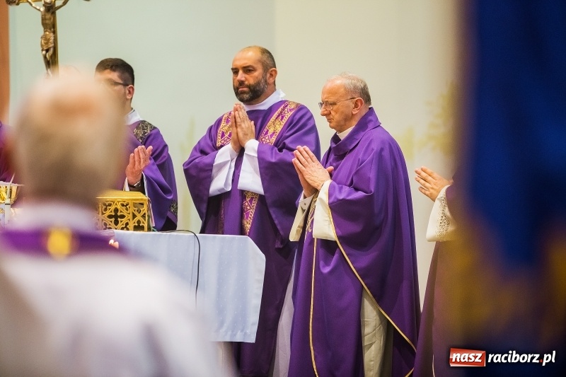 Zdjęcie w galerii na portalu naszraciborz.pl: Ostatnie pożegnanie ks. infułata Mariana Żagana w Raciborzu-Markowicach wiadomości z regionu