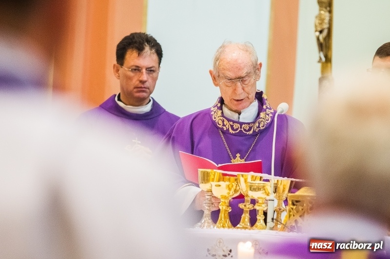 Zdjęcie w galerii na portalu naszraciborz.pl: Ostatnie pożegnanie ks. infułata Mariana Żagana w Raciborzu-Markowicach wiadomości z regionu