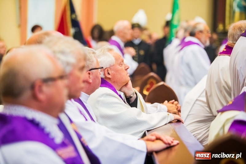 Zdjęcie w galerii na portalu naszraciborz.pl: Ostatnie pożegnanie ks. infułata Mariana Żagana w Raciborzu-Markowicach wiadomości z regionu