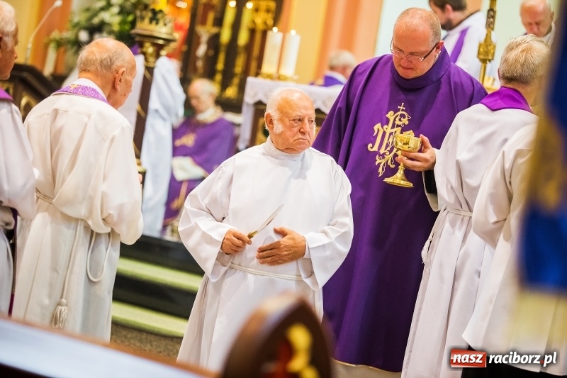 Zdjęcie w galerii na portalu naszraciborz.pl: Ostatnie pożegnanie ks. infułata Mariana Żagana w Raciborzu-Markowicach wiadomości z regionu