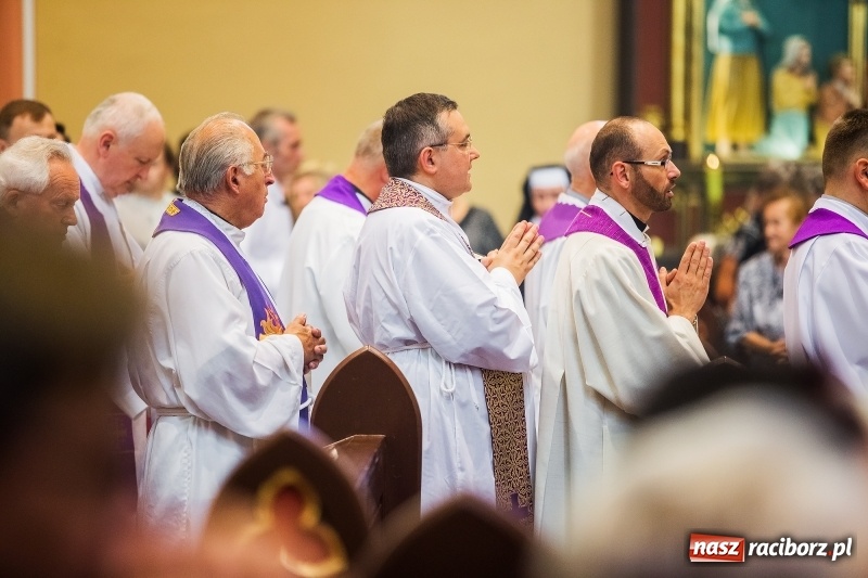 Zdjęcie w galerii na portalu naszraciborz.pl: Ostatnie pożegnanie ks. infułata Mariana Żagana w Raciborzu-Markowicach wiadomości z regionu