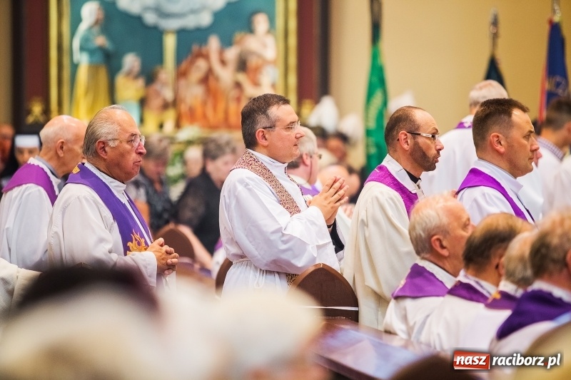 Zdjęcie w galerii na portalu naszraciborz.pl: Ostatnie pożegnanie ks. infułata Mariana Żagana w Raciborzu-Markowicach wiadomości z regionu