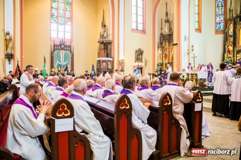 Zdjęcie w galerii na portalu naszraciborz.pl: Ostatnie pożegnanie ks. infułata Mariana Żagana w Raciborzu-Markowicach wiadomości z regionu