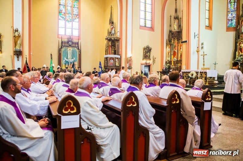 Zdjęcie w galerii na portalu naszraciborz.pl: Ostatnie pożegnanie ks. infułata Mariana Żagana w Raciborzu-Markowicach wiadomości z regionu