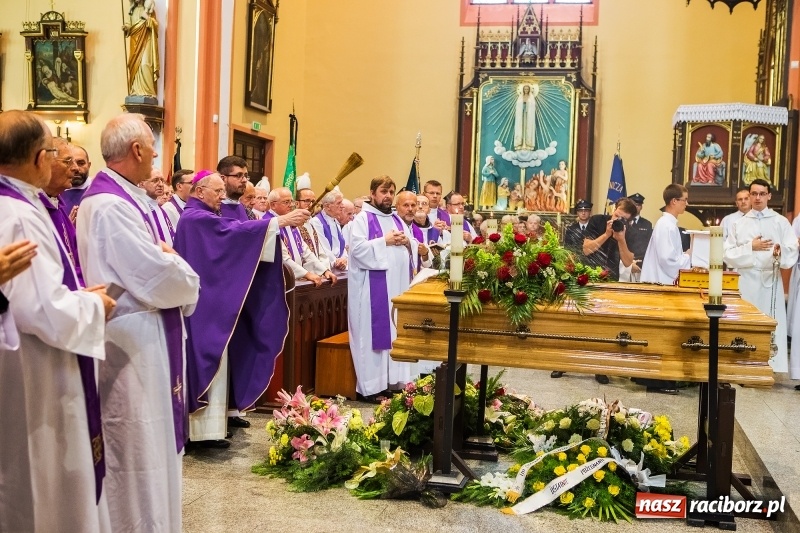 Zdjęcie w galerii na portalu naszraciborz.pl: Ostatnie pożegnanie ks. infułata Mariana Żagana w Raciborzu-Markowicach wiadomości z regionu