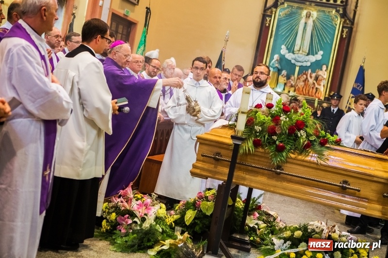Zdjęcie w galerii na portalu naszraciborz.pl: Ostatnie pożegnanie ks. infułata Mariana Żagana w Raciborzu-Markowicach wiadomości z regionu