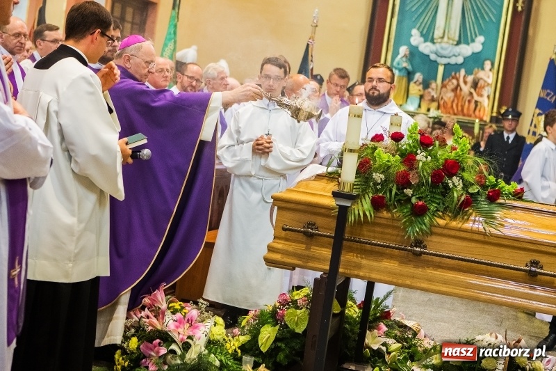 Zdjęcie w galerii na portalu naszraciborz.pl: Ostatnie pożegnanie ks. infułata Mariana Żagana w Raciborzu-Markowicach wiadomości z regionu
