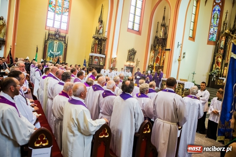 Zdjęcie w galerii na portalu naszraciborz.pl: Ostatnie pożegnanie ks. infułata Mariana Żagana w Raciborzu-Markowicach wiadomości z regionu