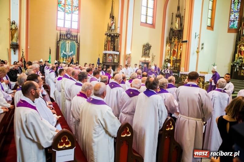 Zdjęcie w galerii na portalu naszraciborz.pl: Ostatnie pożegnanie ks. infułata Mariana Żagana w Raciborzu-Markowicach wiadomości z regionu