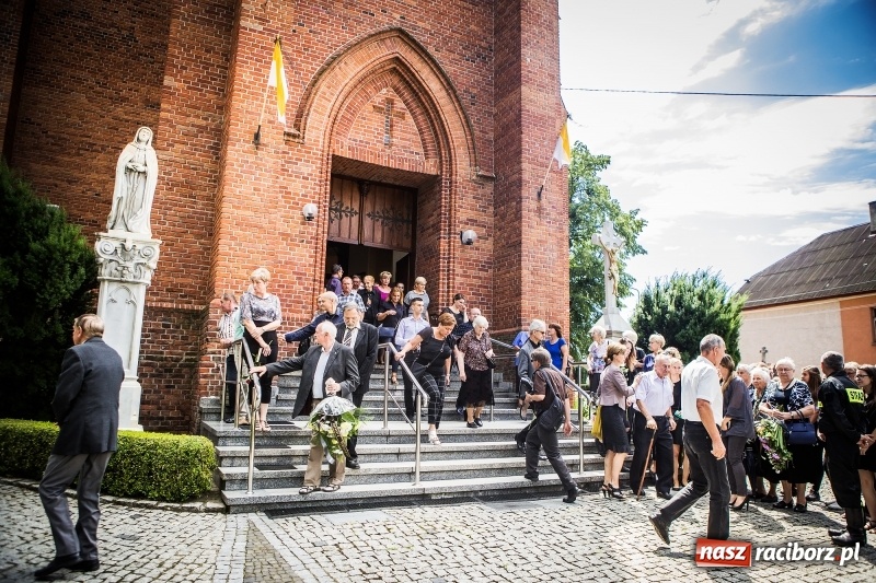 Zdjęcie w galerii na portalu naszraciborz.pl: Ostatnie pożegnanie ks. infułata Mariana Żagana w Raciborzu-Markowicach wiadomości z regionu