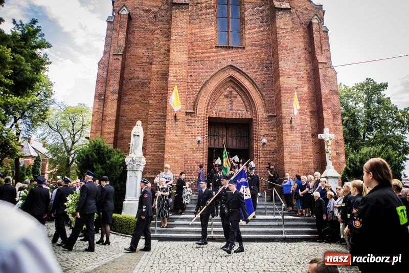 Zdjęcie w galerii na portalu naszraciborz.pl: Ostatnie pożegnanie ks. infułata Mariana Żagana w Raciborzu-Markowicach wiadomości z regionu