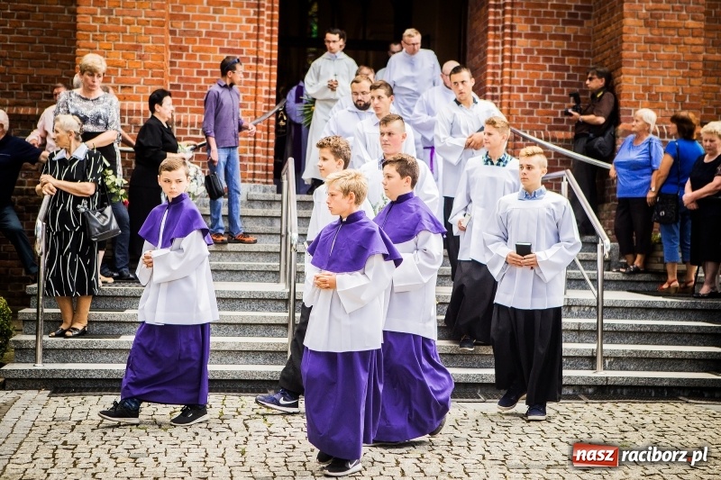 Zdjęcie w galerii na portalu naszraciborz.pl: Ostatnie pożegnanie ks. infułata Mariana Żagana w Raciborzu-Markowicach wiadomości z regionu