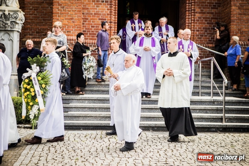 Zdjęcie w galerii na portalu naszraciborz.pl: Ostatnie pożegnanie ks. infułata Mariana Żagana w Raciborzu-Markowicach wiadomości z regionu