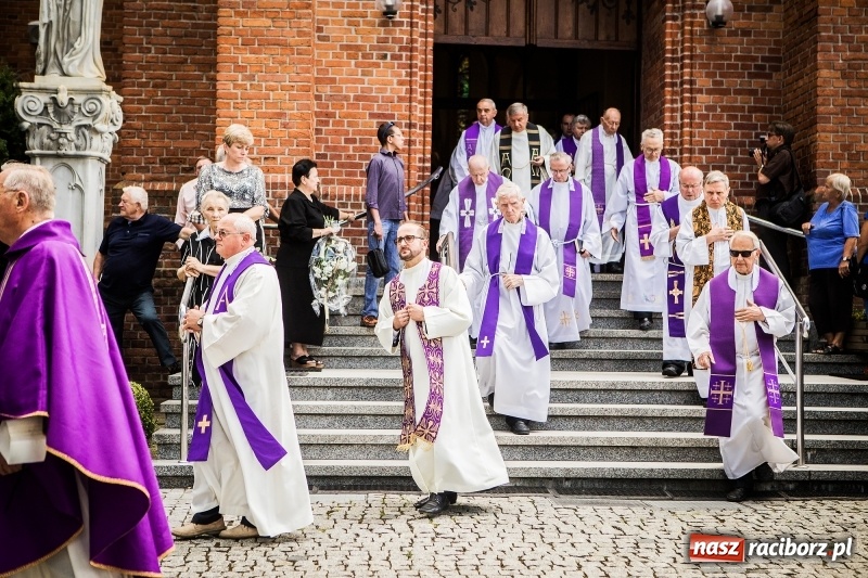 Zdjęcie w galerii na portalu naszraciborz.pl: Ostatnie pożegnanie ks. infułata Mariana Żagana w Raciborzu-Markowicach wiadomości z regionu