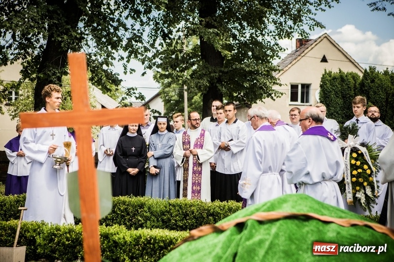Zdjęcie w galerii na portalu naszraciborz.pl: Ostatnie pożegnanie ks. infułata Mariana Żagana w Raciborzu-Markowicach wiadomości z regionu