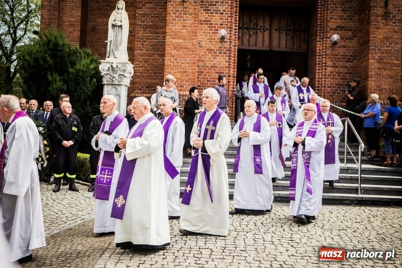 Zdjęcie w galerii na portalu naszraciborz.pl: Ostatnie pożegnanie ks. infułata Mariana Żagana w Raciborzu-Markowicach wiadomości z regionu