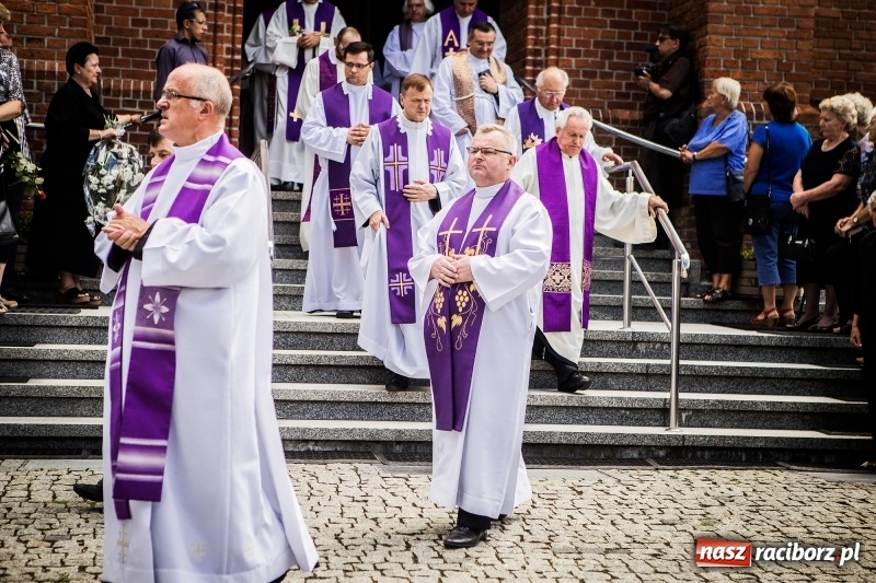 Zdjęcie w galerii na portalu naszraciborz.pl: Ostatnie pożegnanie ks. infułata Mariana Żagana w Raciborzu-Markowicach wiadomości z regionu