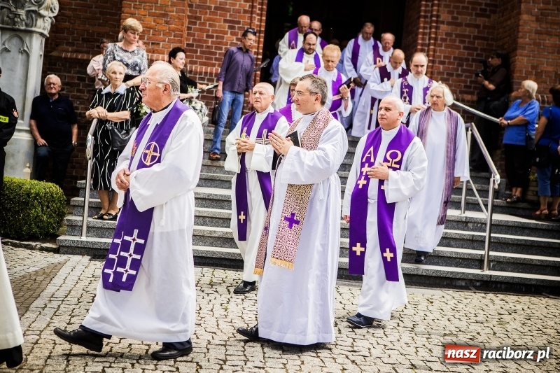 Zdjęcie w galerii na portalu naszraciborz.pl: Ostatnie pożegnanie ks. infułata Mariana Żagana w Raciborzu-Markowicach wiadomości z regionu
