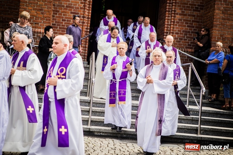 Zdjęcie w galerii na portalu naszraciborz.pl: Ostatnie pożegnanie ks. infułata Mariana Żagana w Raciborzu-Markowicach wiadomości z regionu